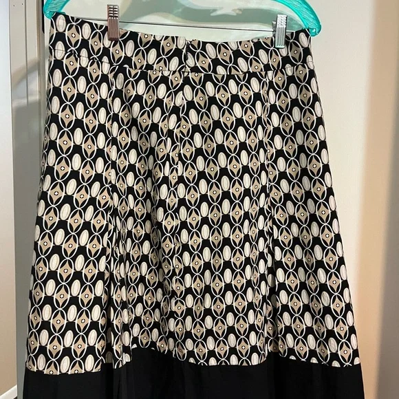 ANN TAYLOR Skirt TOTALLY CUTE OPTIC  PRINT  Fit Flare size 8 - Picture 4 of 5